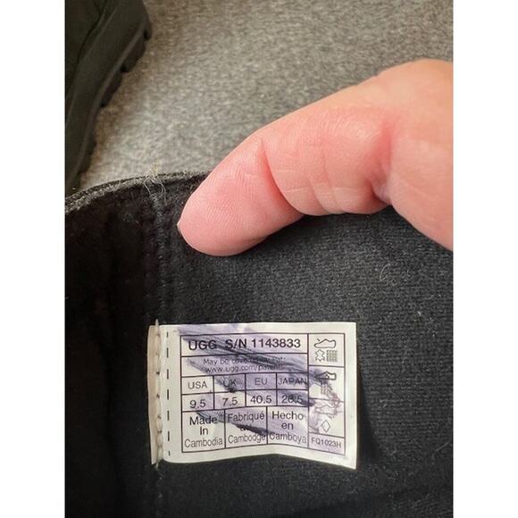 UGG Women’s The UGG Lug Waterproof Boots In Black 1143833 New Size 9.5 - Picture 8 of 10